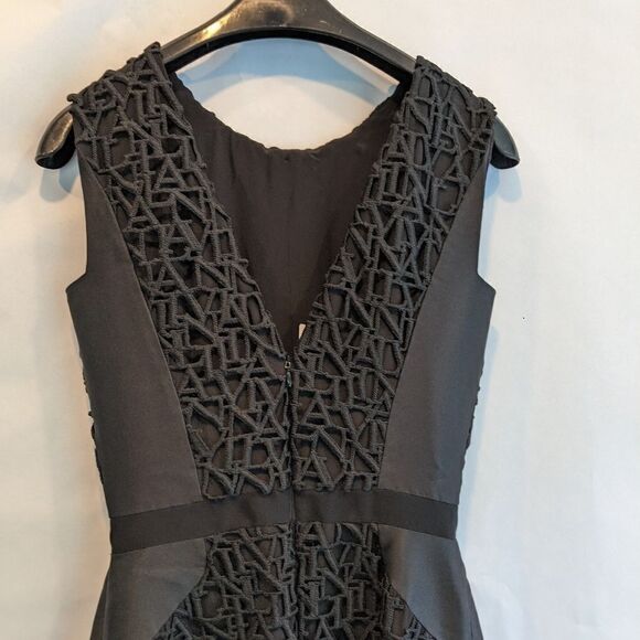 Artisan LANVIN logo Lace silk dress size 2 (34) BNWT w plunging V at the back - Picture 5 of 12